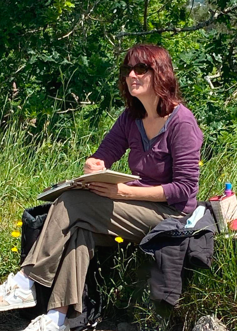 Valérie Franconi peint en pleine nature.